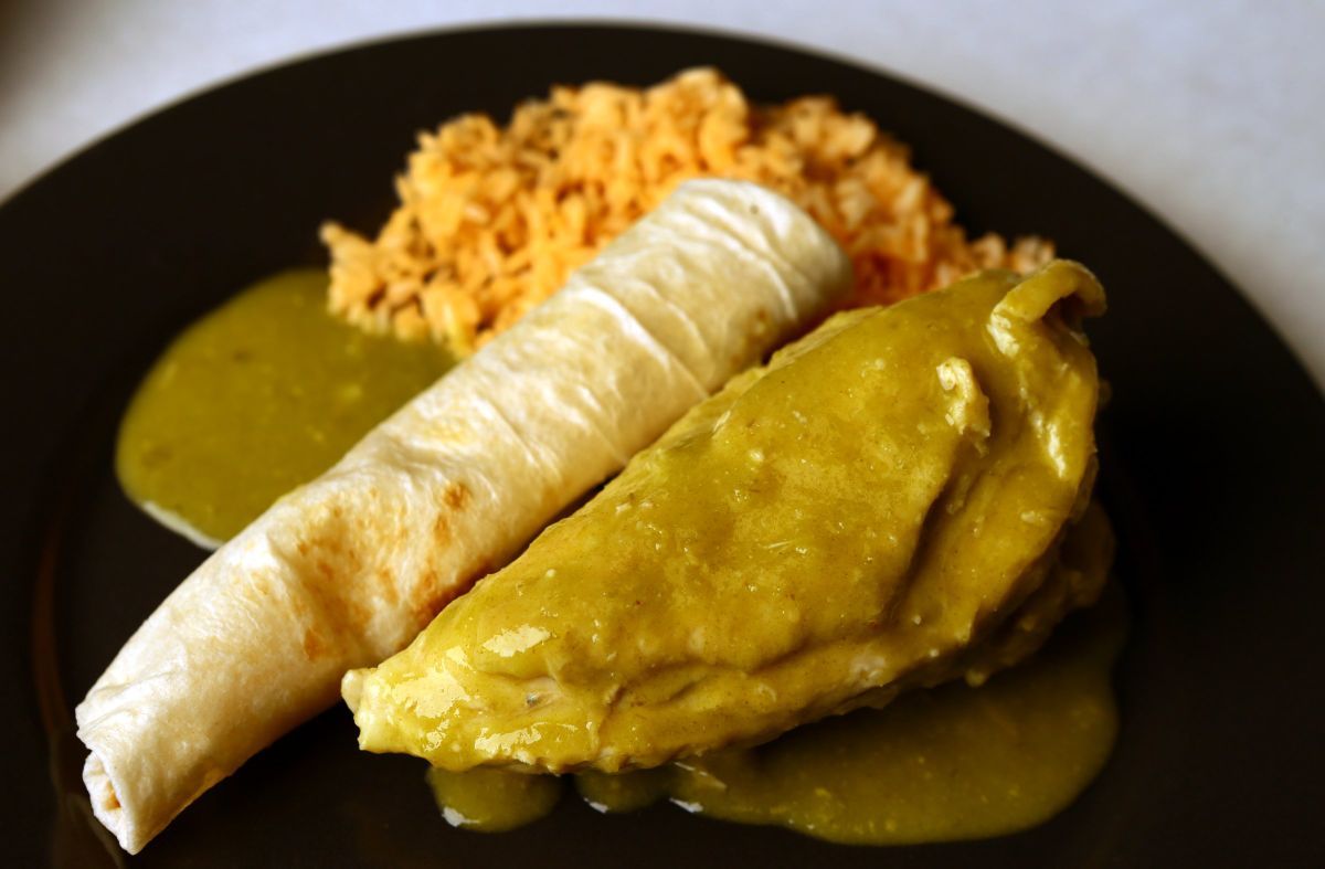 Chicken with green mole sauce